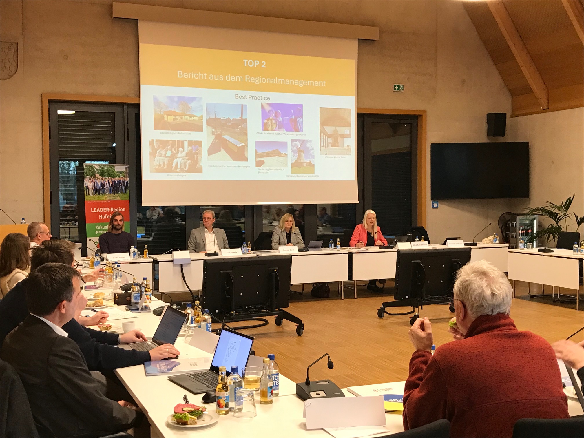 Die Mitglieder der LAG treffen sich in Bissendorf, um die Anträge zu besprechen.