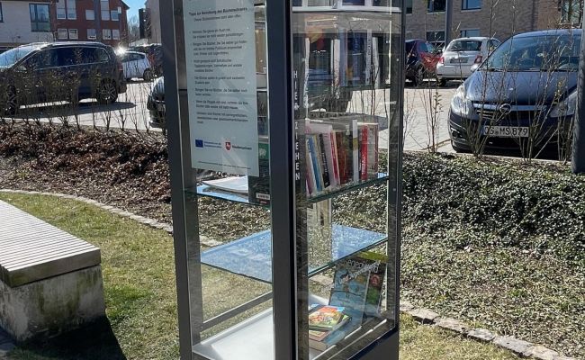 Image -  Bücherschrank und Solarbank für Hasbergen